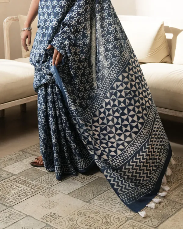 Indigo_Cotton_Traditional_Dabu_Print_Mul_Saree_For_Women
